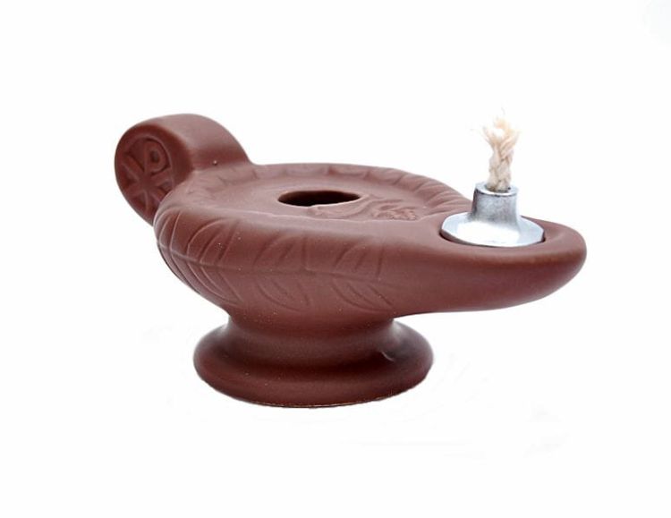 Kaganek oliwny Terra - brązowa ceramiczna lampka modlitewna z motywem liści, w stylu monastycznym