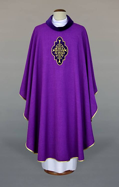 Ornat fioletowy z haftami na aksamitnych aplikacjach 1-386-4 sklep szaty liturgiczne | ornaty fioletowe