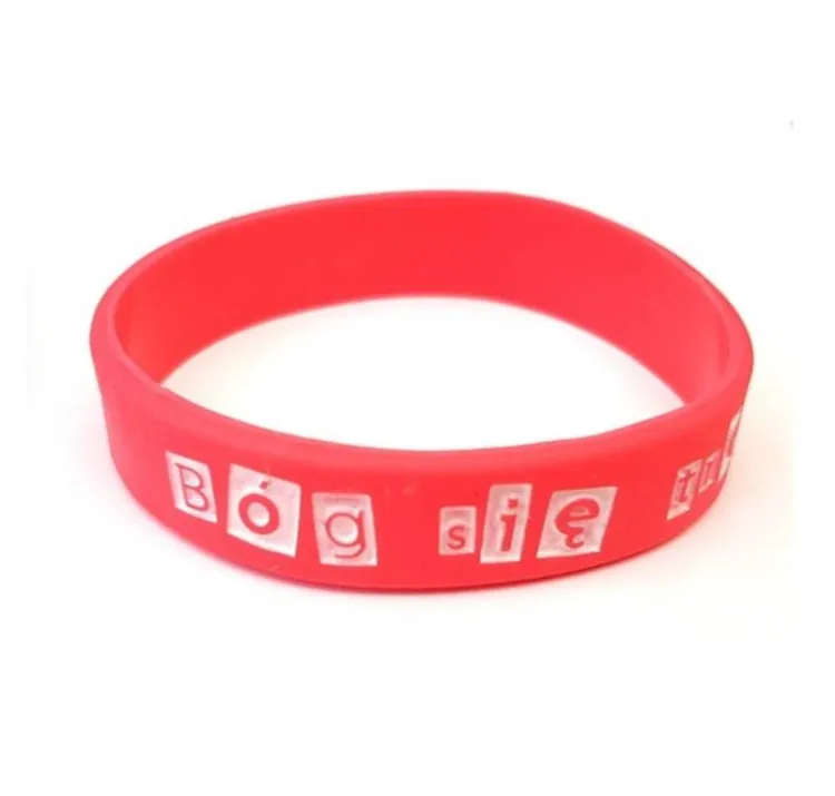 Bog sie troszczyczerwona.jpg