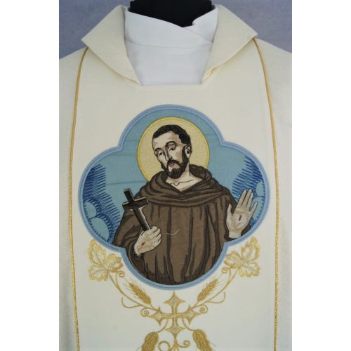 Biały ornat z haftowaną ikoną świętego Franciszka - sklep producent szat liturgicznych ornatów KORBIK Grudziądz