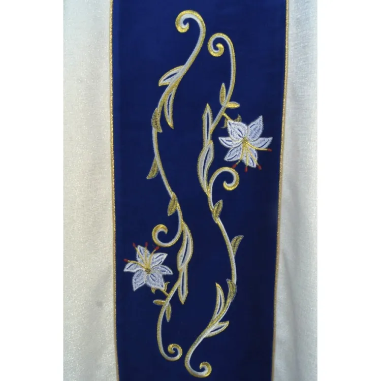 Ornat Maryjny z haftowanym pasem na nabożeństwa fatimskie K304