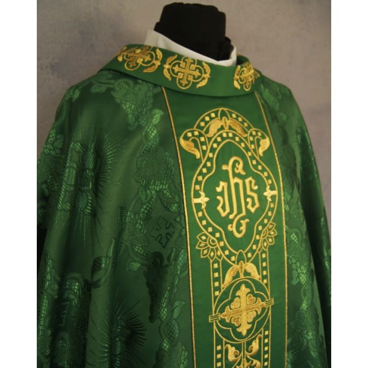 Uroczysty bogato haftowany ornat zielony K335 producent szat liturgicznych Grudziądz KORBIK