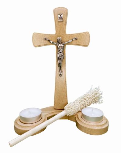 Zestaw do przyjęcia księdza po kolędzie- krzyż ze świecami i kropidłem KK001-J19cm - jak przebiega wizyta księdza?