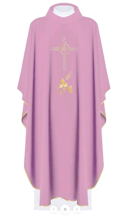 Różowy ornat liturgiczny z haftem IHS na III niedzielę Adwentu i IV niedzielę Wielkiego Postu haftina pracownia szat liturgicznych