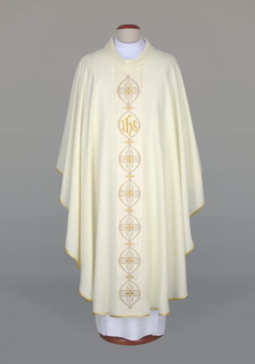 szaty liturgiczne: Ornat biały z haftem lekki i przewiewny z bogatym haftem
