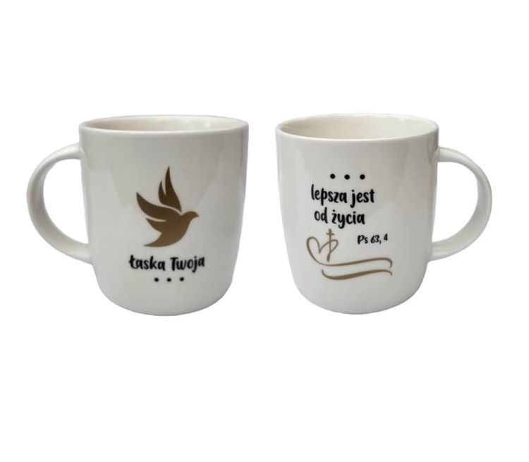 Biały ceramiczny kubek z napisem "Łaska Twoja... lepsza jest od życia", ozdobiony symbolem Ducha Świętego i krzyżem