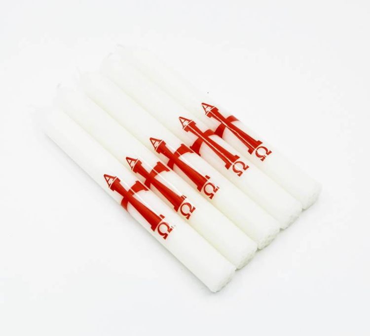 Zestaw 5 białych paschalików z symbolami Alfa i Omega, ręcznie wykonanych, wysokość 20 cm, do liturgii Wigilii Paschalnej