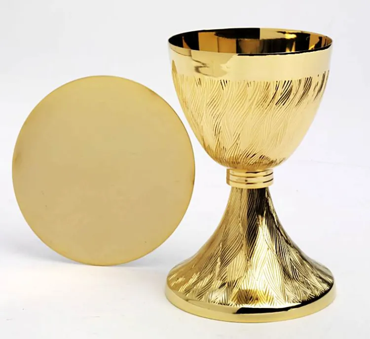 kielich mszalny złocony z pateną żłobienia komplet liturgiczny futerał