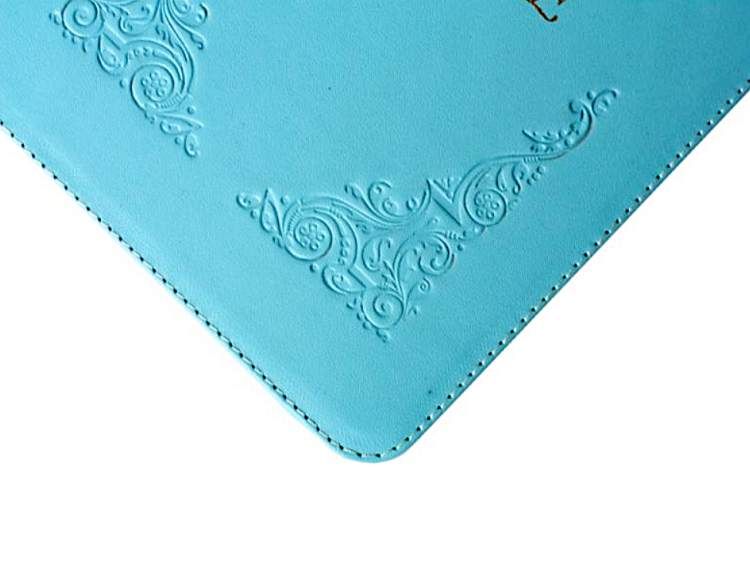 biblia-paulistow-blekitna-oprawa-detal-tloczen-zdobienia-skora-zamek-paginacja