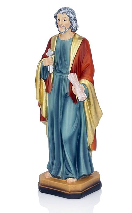 Cała postać figury św. Piotra w ujęciu z lekkiego profilu. Postać trzyma w jednej ręce klucze, a w drugiej zwój papirusu.