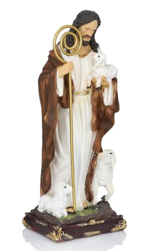 Figurka Jezusa Dobrego Pasterza (20 cm). Jezus trzyma owcę na ręku i złoty pastorał.