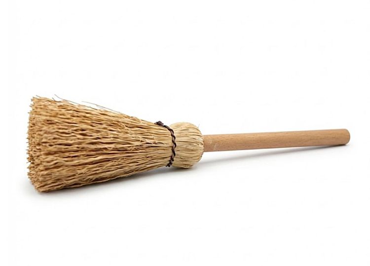 Małe kropidło kościelne 23cm z drewnianą rączką i włosiem z sorgo