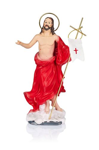 Figurka Jezusa Zmartwychwstałego w czerwonej szacie z chorągwią, wykonana z żywicy, stojąca na podstawie imitującej obłok