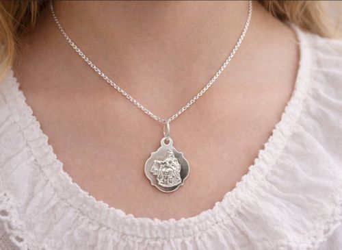 łańcuszek srebrny pancerka diamentowana 0,5 mm próba 925 ze szkaplerzem Matki Bożej Szkaplerznej – zdjęcie poglądowe, e-religijne.pl