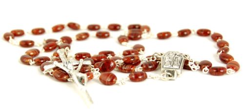 Różaniec z krzyżem papieskim i wodą z Lourdes e-religijne.pl