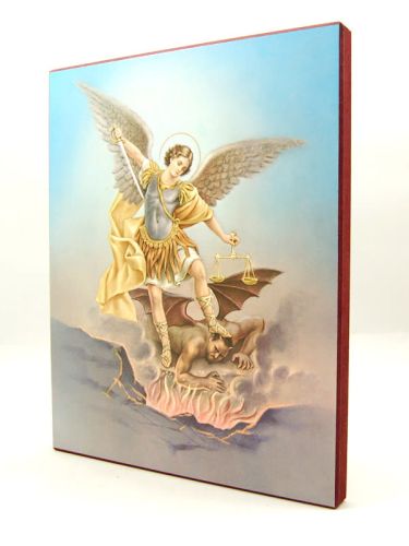 Reprodukcja obrazu Święty Michał Archanioł depczący szatana na drewnianej desce, widok z przodu, format 20x25 cm.
