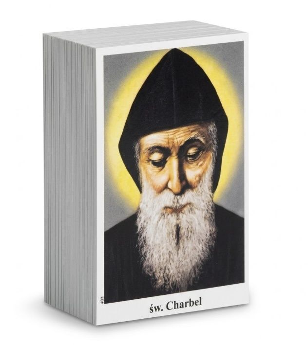 Obrazki z wizerunkiem św. Charbela - paczka 100 sztuk ustawiona na białym tle.