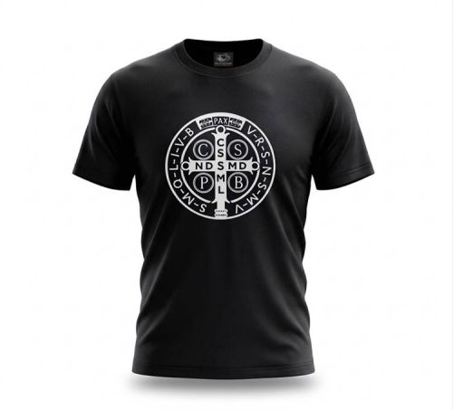 Czarna koszulka bawełniana z białym medalem Krzyż św. Benedykta sakramentalia ochrona duchowa