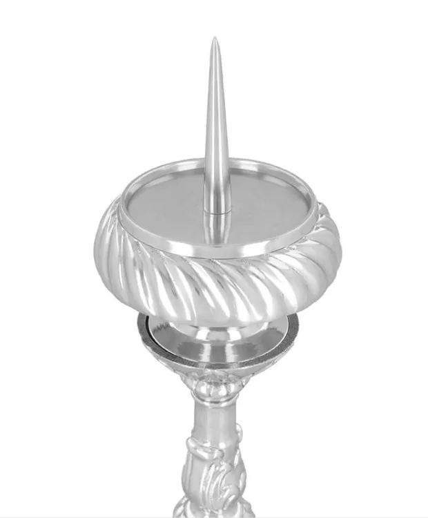 Talerz lichtarza aluminiowego ze szpicą montażową — średnica 10 cm, obręcz z motywem spiralnym