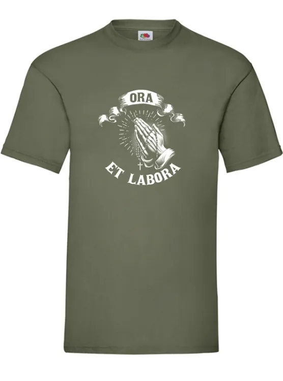 Koszulka chrześcijańska Ora et Labora w kolorze khaki z białą grafiką dłoni do modlitwy i różańcem — bawełna 180 g/m², Fruit of the Loom, e-religijne.pl