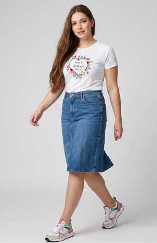 Biała damska koszulka chrześcijańska Wiara Nadzieja Miłość z kolorowym wieńcem kwiatowym — krój damski, e-religijne.pl