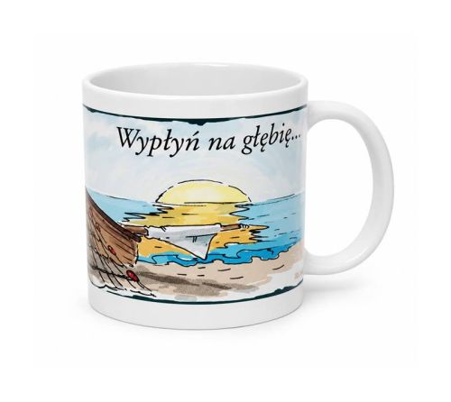 Biały kubek z rysunkiem łodzi o wschodzie słońca i napisem Wypłyń na głębię.
