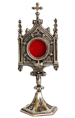 Relikwiarz Antique Frame z mosiądzu srebrzonego oksydowanego – neogotycka oprawa z krzyżem i kapsułą na czerwonym welurze