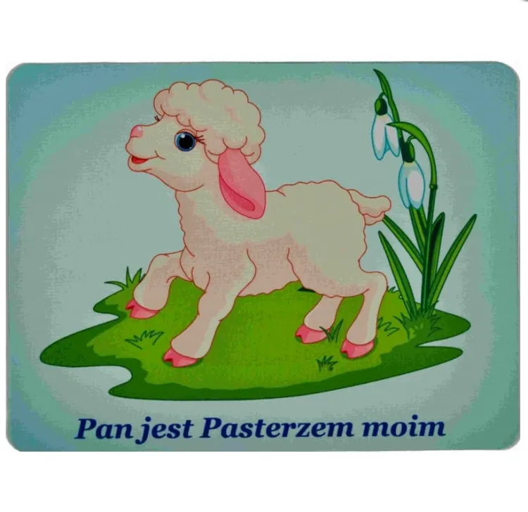 Podkładka pod mysz z rysunkiem baranka na łące i napisem Pan jest Pasterzem moim.
