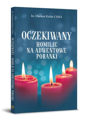 Oczekiwany. Homilie na adwentowe poranki – ks. Dariusz Kielar CSMA – niebieska okładka z czterema zapalonymi świecami.
