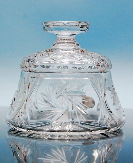 Kryształowe vasculum liturgiczne ze szlifowaną pokrywką, wysokość 9 cm, wzór geometryczny | sklep liturgiczny