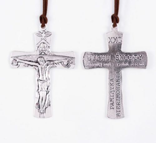 Krzyż Pamiątka Bierzmowania z rzemykiem 11 cm sklep dewocjonalia - Pamiątki dla przystępujących do bierzmowania