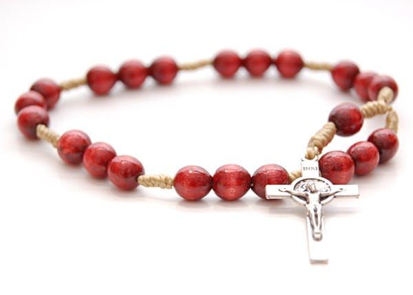 Koronka pokoju z krzyżem św. Benedykta - wiśniowa e-religijne.pl Jak odmawiać koronkę