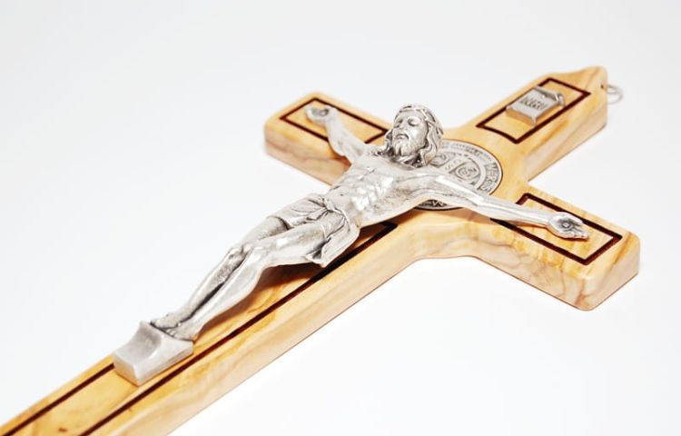 Krzyż św. Benedykta z drzewa oliwnego 25 cm e-religijne.pl