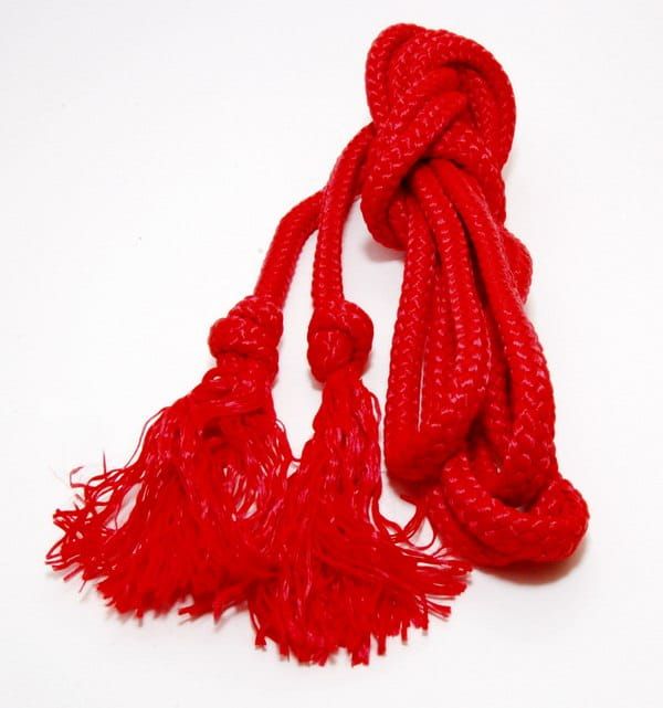 Czerwone cingulum z frędzlami do stroju liturgicznego alby lektora