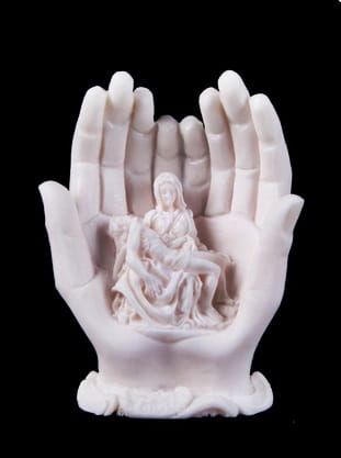 Pieta W rękach.jpg