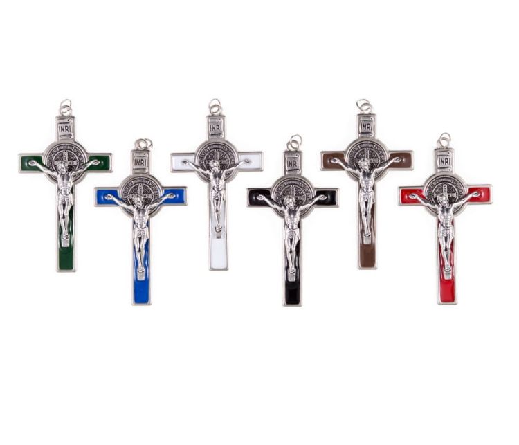 Krzyże św. Benedykta: Krzyż Św. Benedykta kolorowy 7 cm K3015