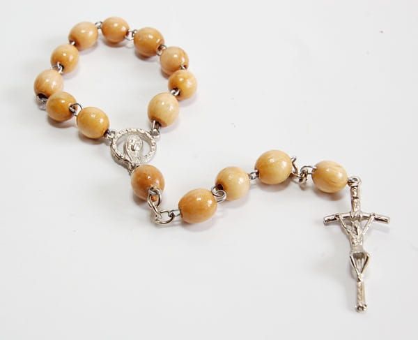 Różaniec dziesiątka drewniana w kolorze oliwkowym e-religijne.pl