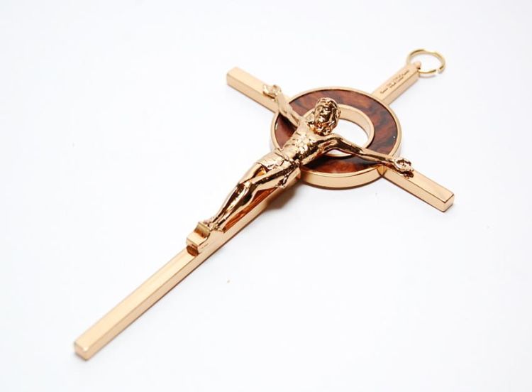 Krzyż do zawieszenia 12,5 cm kolor złota e-religijne.pl
