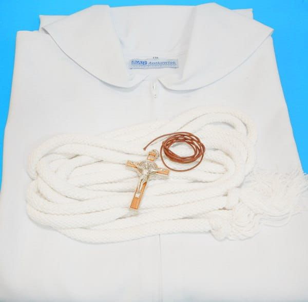 Alba lektorska z kapturem zestaw z cingulum i krzyżem lektorskim - krzyżem św. Benedykta