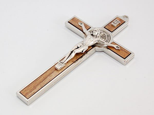 Krzyż św. Benedykta wiszący 12,5 cm ciemny