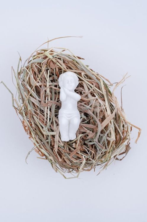 Dewocjonalia sklep księgarnia Dzieciątko Jezus na sianku albastrowa figurka 8 cm