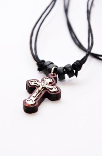 Krzyżyk na rzemyku 0051-01