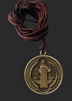 Medal św. Benedykta do zawieszenia na szyję z rzemykiem - 3 cm