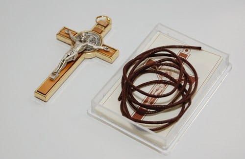 Alba lektorska z kapturem zestaw z cingulum i krzyżem lektorskim - krzyżem św. Benedykta